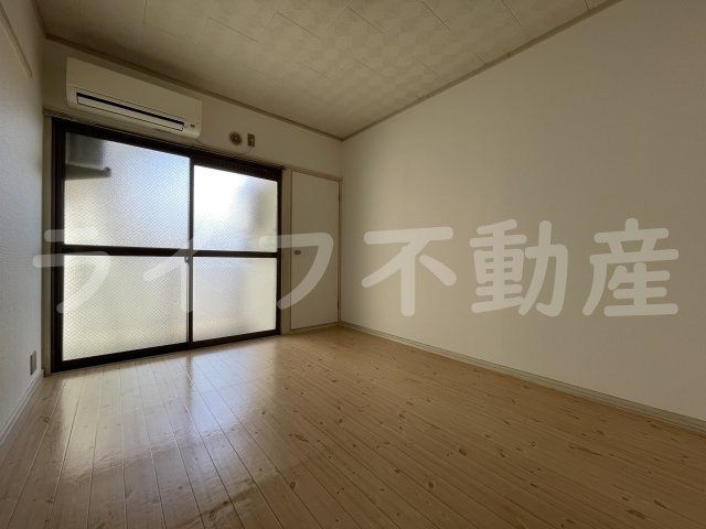 ハーモニーハイツ花園東の洋室|ゆったりした洋室です