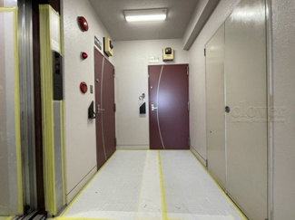 【その他共用部分】 | 共用廊下です。ここもきれいに清掃されています。周囲のお部屋の様子も、ぜひ伺ってみてください。～即日のご見学可能～　お問合せはお気軽にどうぞ。