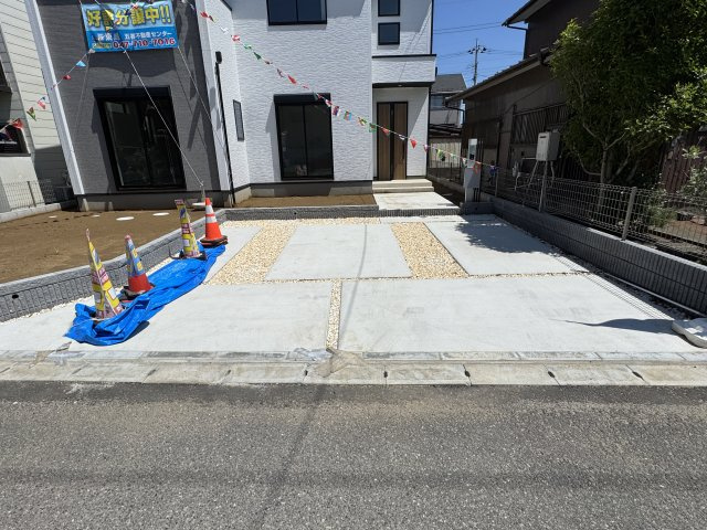 柏市光ヶ丘４丁目新築戸建【酒井根東小学校：6分】の駐車場|駐車スペース・並列２台駐車可