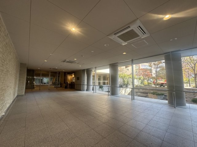 ニューライズシティ東京ベイハイライズのエントランス