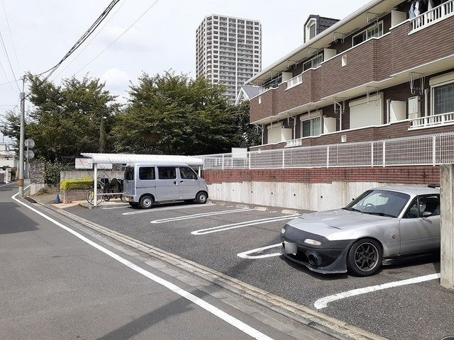 ラフレシアスの駐車場