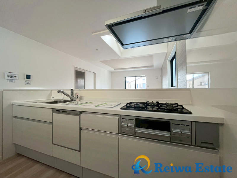 新築戸建　藤沢市大庭のキッチン|人気の対面式キッチンを採用。開放感があり家族との会話も楽しめます