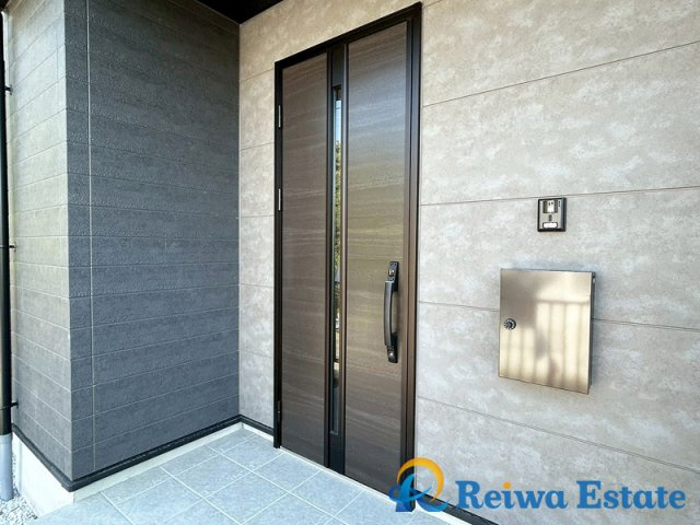 新築戸建　藤沢市大庭の玄関