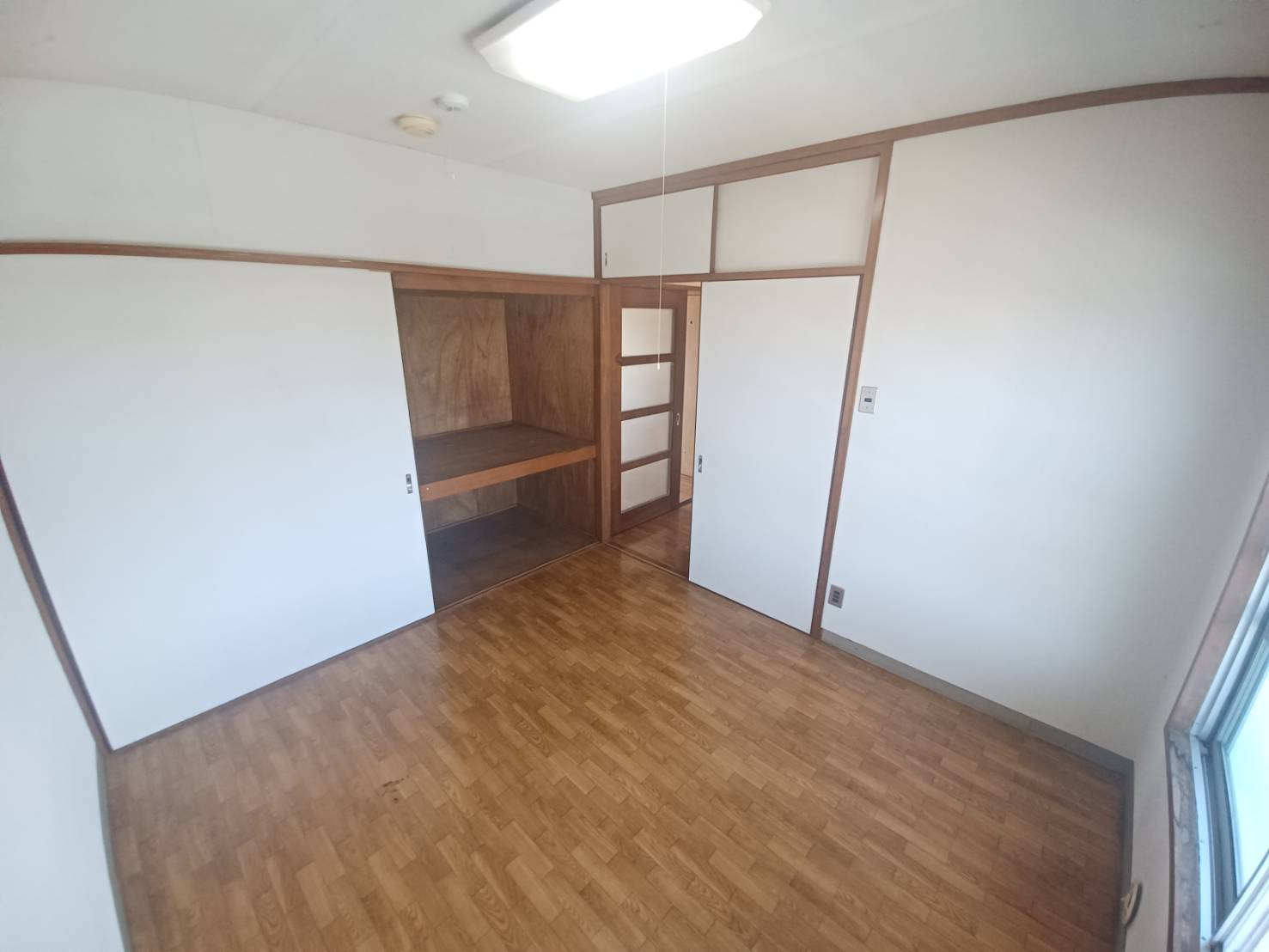 三倉マンションの洋室