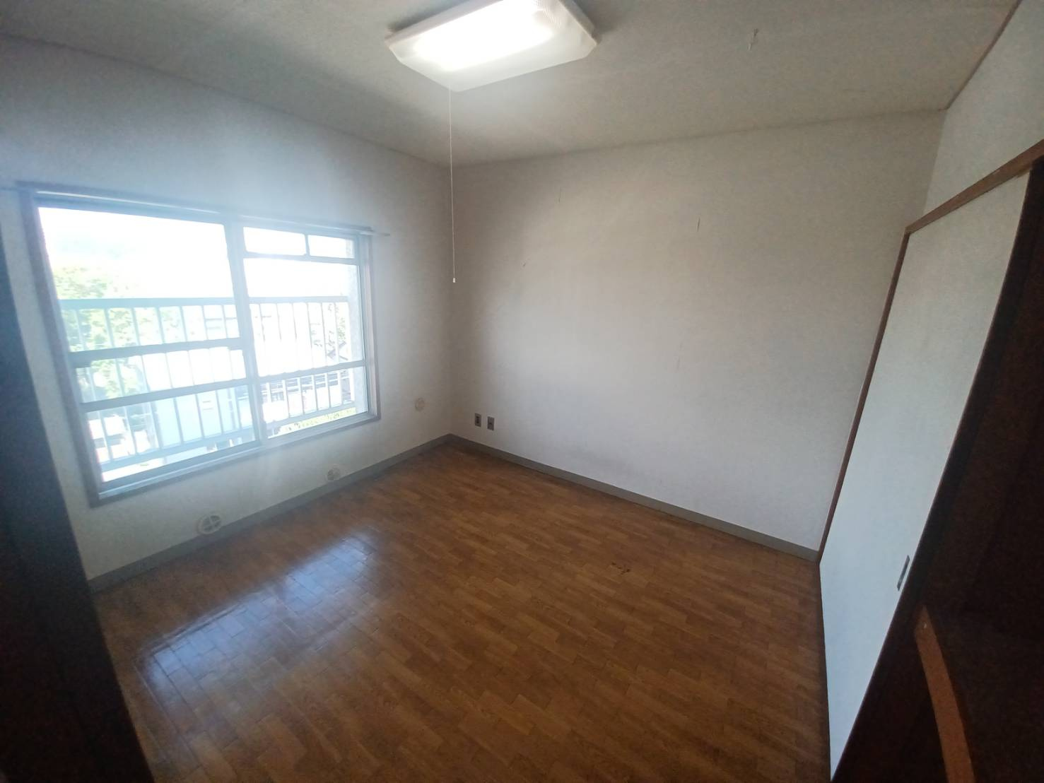 三倉マンションの洋室