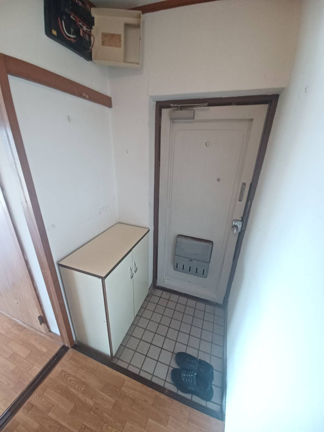 三倉マンションの玄関