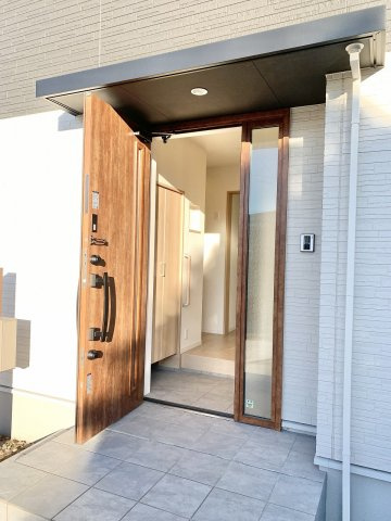 【令和3年築】高崎市下小鳥町　中古住宅の玄関