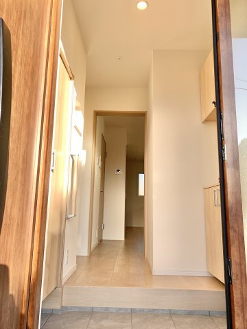 【令和3年築】高崎市下小鳥町　中古住宅の玄関