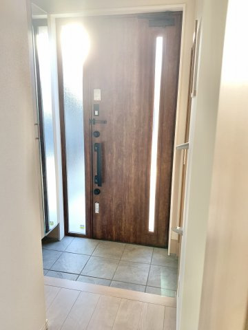 【令和3年築】高崎市下小鳥町　中古住宅の玄関