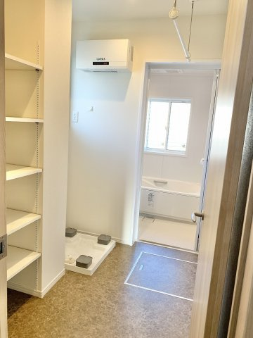 【令和3年築】高崎市下小鳥町　中古住宅の洗面所