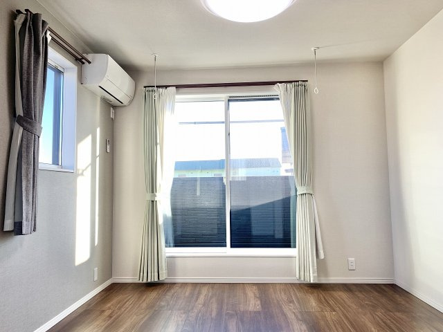 【令和3年築】高崎市下小鳥町　中古住宅の洋室