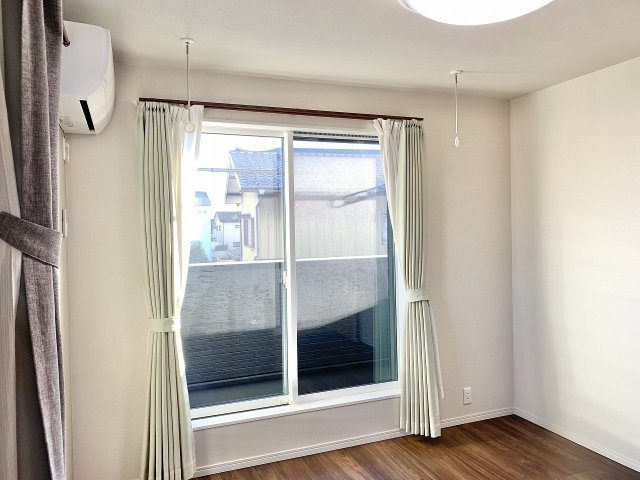 【令和3年築】高崎市下小鳥町　中古住宅の洋室