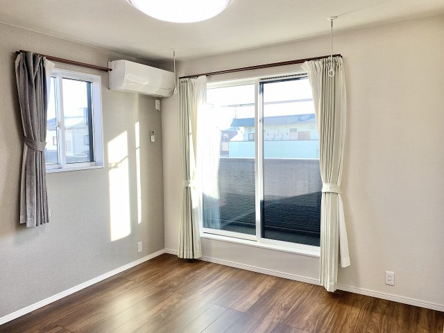 【令和3年築】高崎市下小鳥町　中古住宅の洋室