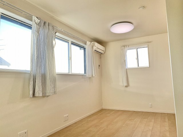 【令和3年築】高崎市下小鳥町　中古住宅の洋室