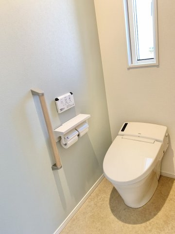 【令和3年築】高崎市下小鳥町　中古住宅のトイレ