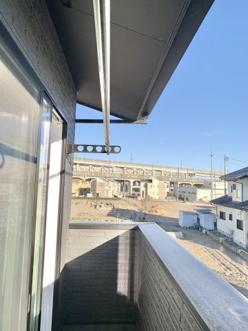 【令和3年築】高崎市下小鳥町　中古住宅のバルコニー