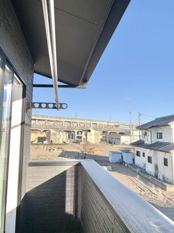 【令和3年築】高崎市下小鳥町　中古住宅のバルコニー