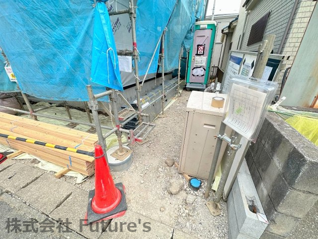 吉川市保　新築戸建　全1棟の駐車場|現地の写真になります。