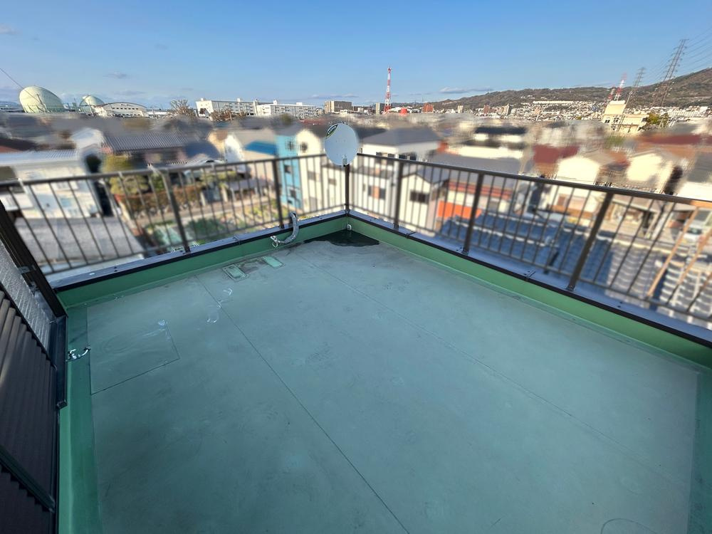 北出町　中古一戸建てのバルコニー|屋上バルコニー
■物件内覧・資金計画相談・住宅ローン相談、リフォーム相談、お問合せ受付中■
※当日・翌日のご内覧、ご相談はお電話でのお問合せがスムーズです！