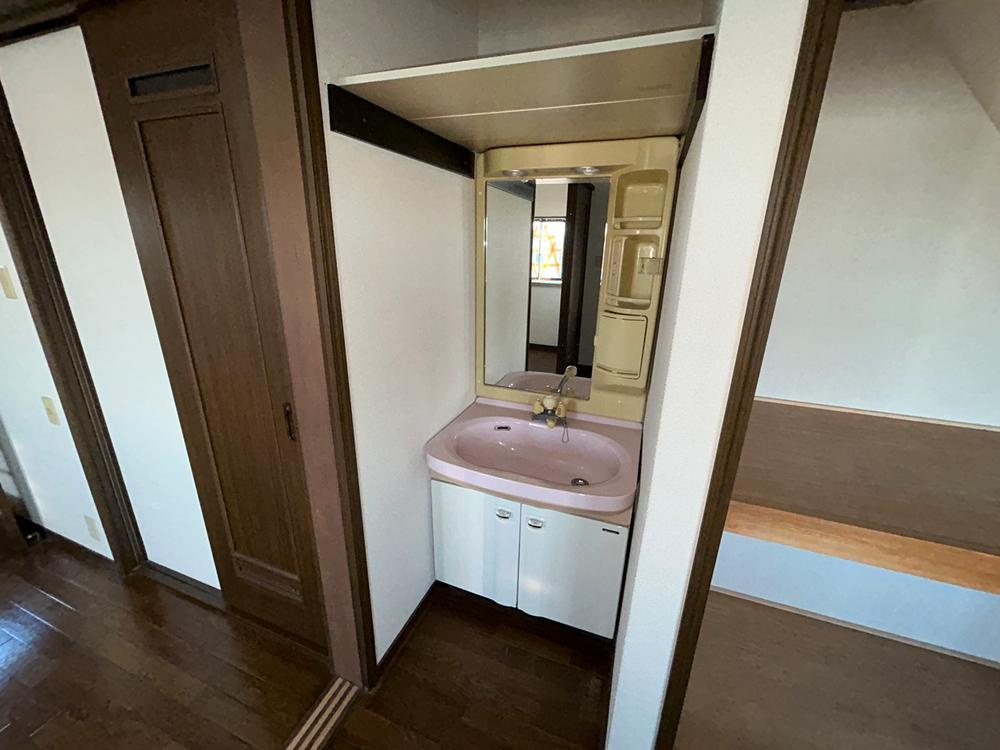 北出町　中古一戸建ての内装|洗面化粧台
■物件内覧・資金計画相談・住宅ローン相談、リフォーム相談、お問合せ受付中■
※当日・翌日のご内覧、ご相談はお電話でのお問合せがスムーズです！
