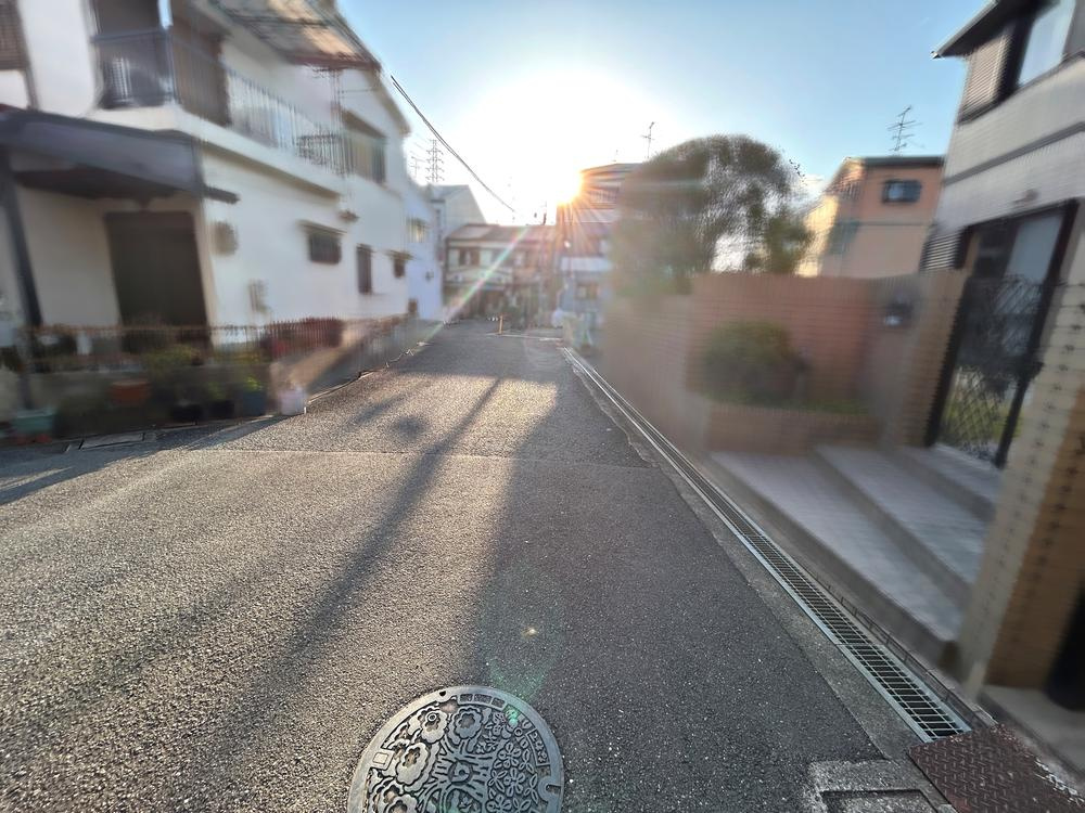 北出町　中古一戸建ての前面道路含む現地写真|■物件内覧・資金計画相談・住宅ローン相談、リフォーム相談、お問合せ受付中■
※当日・翌日のご内覧、ご相談はお電話でのお問合せがスムーズです！