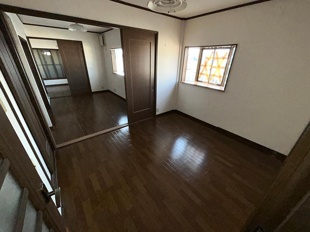 北出町　中古一戸建ての洋室|洋室4.5帖
■物件内覧・資金計画相談・住宅ローン相談、リフォーム相談、お問合せ受付中■
※当日・翌日のご内覧、ご相談はお電話でのお問合せがスムーズです！