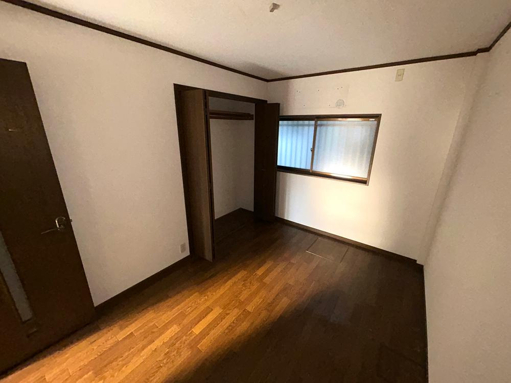 北出町　中古一戸建ての収納|洋室のクローゼット
■物件内覧・資金計画相談・住宅ローン相談、リフォーム相談、お問合せ受付中■
※当日・翌日のご内覧、ご相談はお電話でのお問合せがスムーズです！