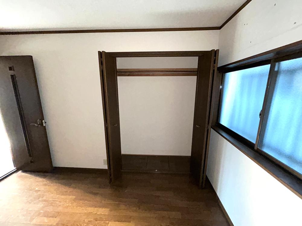 北出町　中古一戸建ての収納|洋室のクローゼット
■物件内覧・資金計画相談・住宅ローン相談、リフォーム相談、お問合せ受付中■
※当日・翌日のご内覧、ご相談はお電話でのお問合せがスムーズです！