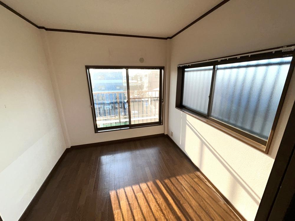 北出町　中古一戸建ての内装|洋室4.5帖
■物件内覧・資金計画相談・住宅ローン相談、リフォーム相談、お問合せ受付中■
※当日・翌日のご内覧、ご相談はお電話でのお問合せがスムーズです！