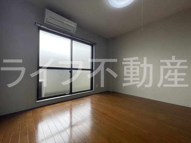 プラットホーム額田駅前店の内装