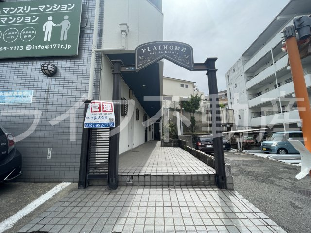 プラットホーム額田駅前店のエントランス