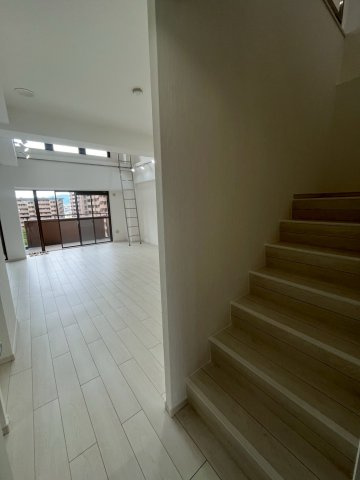 朝日プラザシティサザンパークI棟　最上階メゾネットタイプのその他|リビング階段