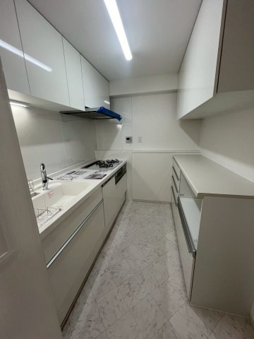 朝日プラザシティサザンパークI棟　最上階メゾネットタイプのキッチン|食器洗浄乾燥機付きのシステムキッチンです。タッチレス水栓でお掃除も楽々♪