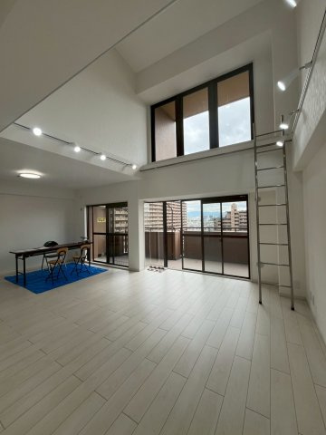 朝日プラザシティサザンパークI棟　最上階メゾネットタイプの居間・リビング