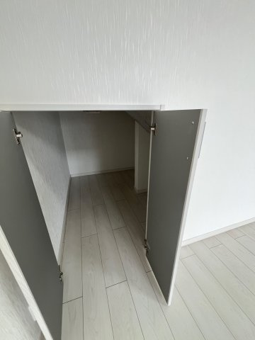 朝日プラザシティサザンパークI棟　最上階メゾネットタイプの収納|階段下収納です。