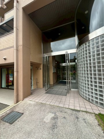 朝日プラザシティサザンパークI棟　最上階メゾネットタイプ|左側には英会話教室があります