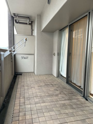 アルファステイツ福山駅前IIのバルコニー|お洒落なタイル張りのバルコニーです。