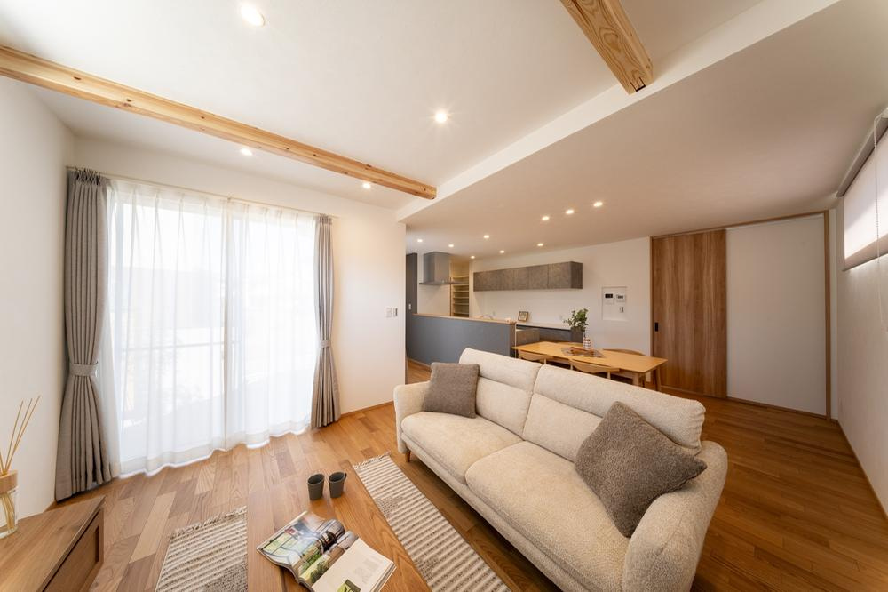 小山市間々田　新築戸建2の居間・リビング