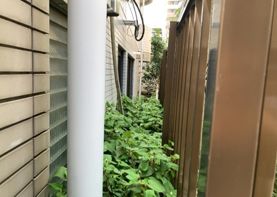 【庭】 | ワコーレ町田 | 物件によっては、入居者が個人的に使用できる専用庭がついているものもあります。また、住宅の中にある土間の部分を庭と呼ぶこともあります。庭の用途は住む人によって変わり、それによってデザインもさまざまです。