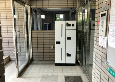 【ロビー】 | ワコーレ町田 | ラウンジは、マンションの共用スペースに椅子やテーブルなどを配置した利用者が寛げる空間です。屋内型ラウンジと屋外型ラウンジがあります。共用部分の管理状況と合わせて、詳細については現地でご確認ください。