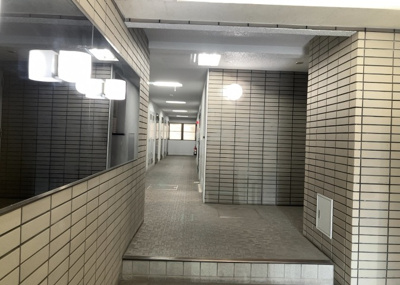 【その他共用部分】 | ワコーレ町田 | 共用部分は、一棟の建物に住む区分所有者全員が共同で所有するとし、共用部分の管理、補修などは、区分所有者で形成される管理組合が行います。個人の判断で勝手に変更することはできませんので覚えておきましょう。