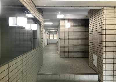 【内装】 | ワコーレ町田 | 共用部分は、一棟の建物に住む区分所有者全員が共同で所有するとし、共用部分の管理、補修などは、区分所有者で形成される管理組合が行います。個人の判断で勝手に変更することはできませんので覚えておきましょう。