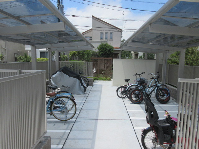 藤沢市本鵠沼４丁目の賃貸マンションのその他共用部分|自転車置き場