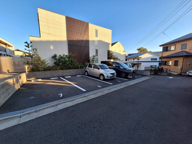ＢＯＲＩＫＩふじさわ善行　北棟の駐車場