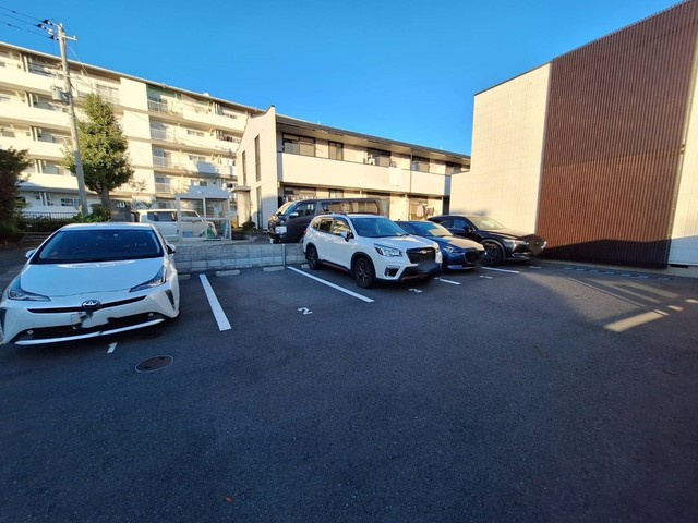 ＢＯＲＩＫＩふじさわ善行　北棟の駐車場