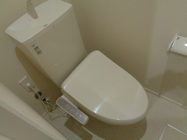 ＢＯＲＩＫＩふじさわ善行　南棟のトイレ|温水便座付き