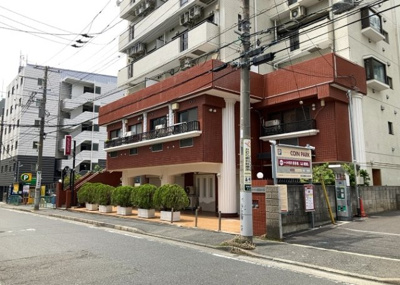 【外観】 | スターハイツ相模大野駅前 | 外観はマンション管理がされているかの目安になります。築年数が古いと、壁面は劣化してひび割れが生じることも！建物が古びていても細かいところが修繕されていると、きちんと管理されているなぁと感じるでしょう。