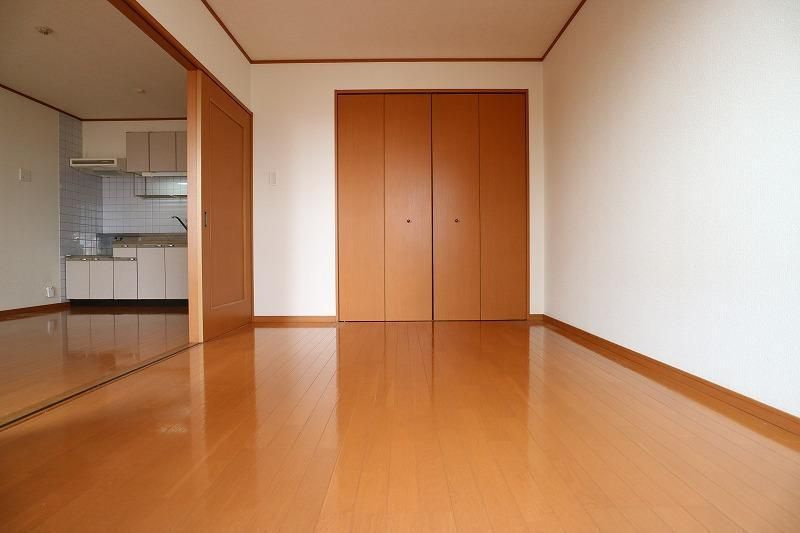ｾﾝﾀｰﾋﾞﾚｯｼﾞ本町の洋室