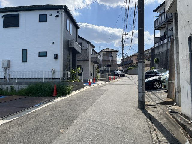 緑区長津田２丁目新築戸建の前面道路含む現地写真
