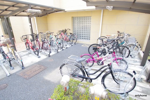 エステムプラザ梅田WEST　仲介手数料無料の駐車場